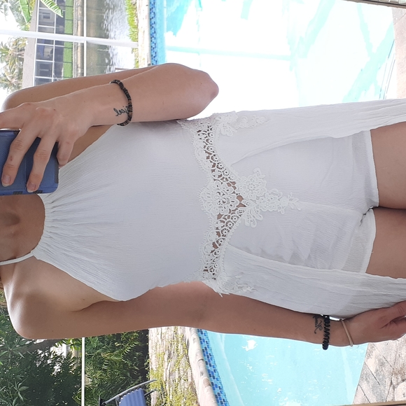 White romper with lace cutout - Picture 2 of 3